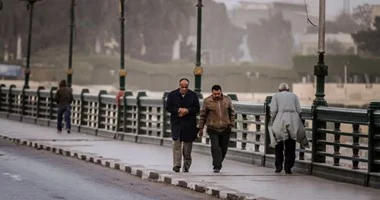 شبورة مائية كثيفة حتى العاشرة صباحًا.. طقس اليوم الإثنين 29 ديسمبر 2025